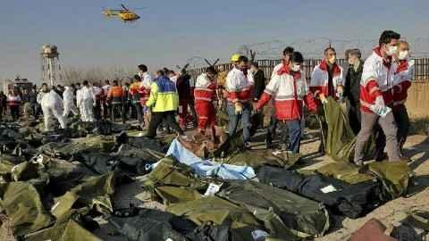 روایت تلخ شاهدان عینی از سقوط هواپیمای اوکراینی؛ از آسمان جنازه می‌بارید