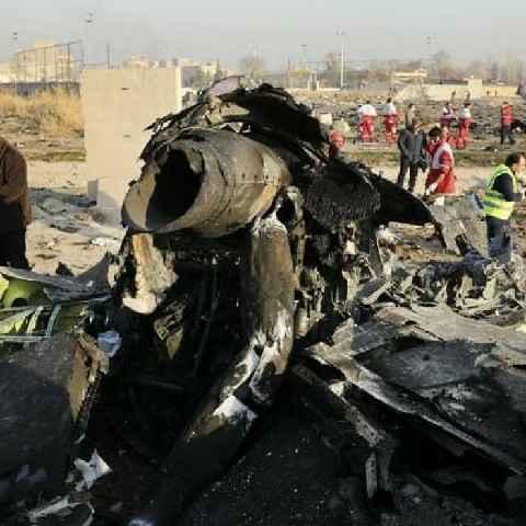 مردم عزادار سقوط دردناک هواپیما؛ چرا صداوسیما در کنار مردم نیست؟