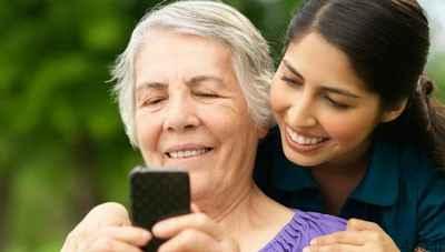 چگونه تلفن همراه را برای استفاده بهتر افراد سن بالا تغییر دهیم؟