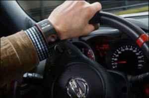 کنترل عملکرد خودرو با ساعت هوشمند سایت 4s3.ir