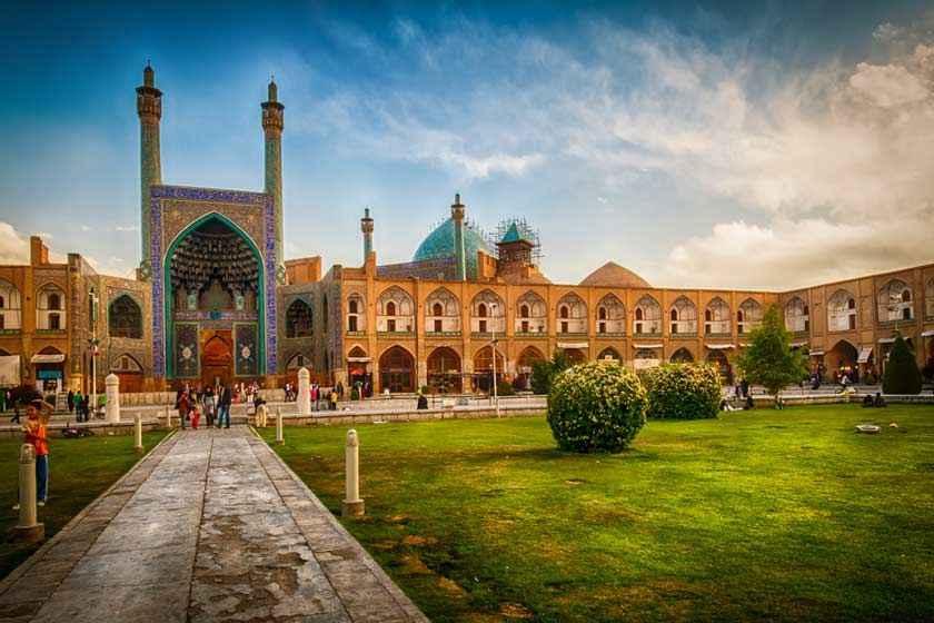 اصفهان؛ گردش در نصف جهان