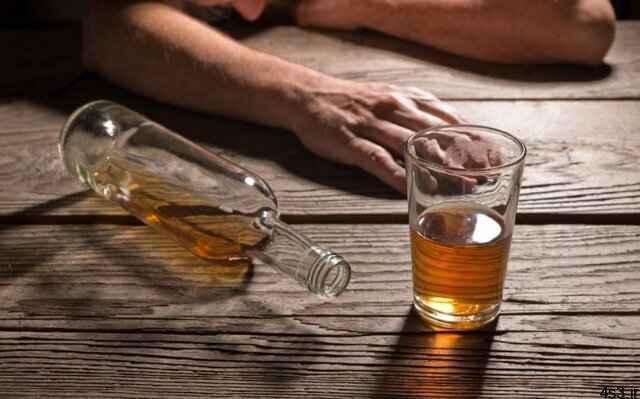 خبرهای پزشکی : فوت ۳ نفر بر اثر مصرف الکل در بناب/ افزایش فوت شدگان در فارس به ۶۶ نفر