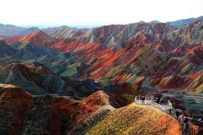 کوه های حیرت انگیز رنگارنگ در چین