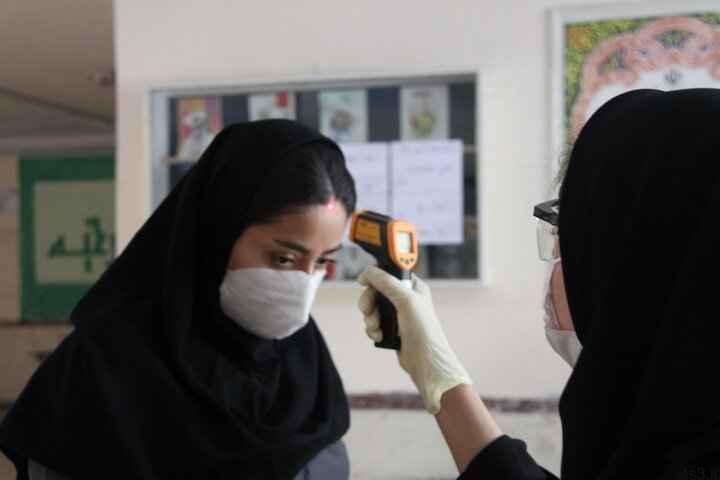امتحانات دانش‌آموزان با رعایت پروتکل‌های بهداشتی در حال برگزاری است