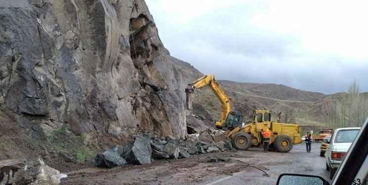ریزش کوه در آزادراه تهران-شمال/ خسارت ۱۳ هزار میلیارد تومانی سیلاب به جاده‌ها